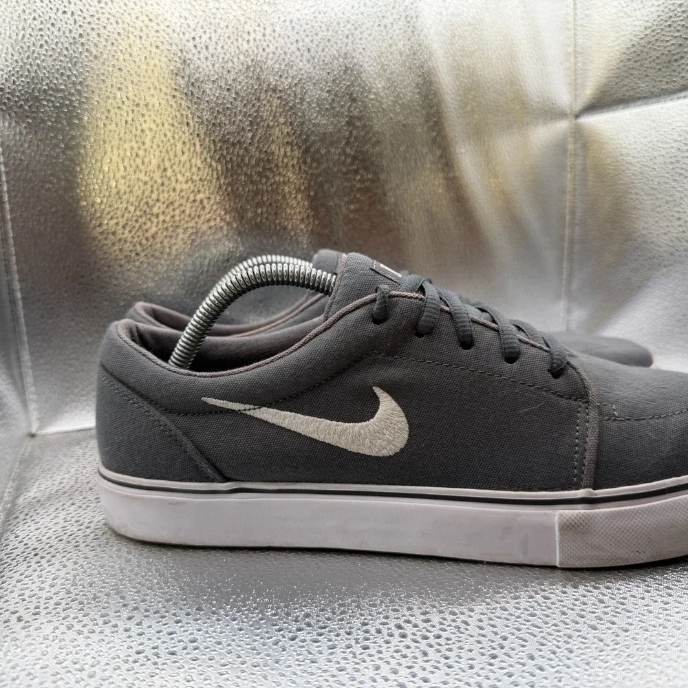 Nike product pair